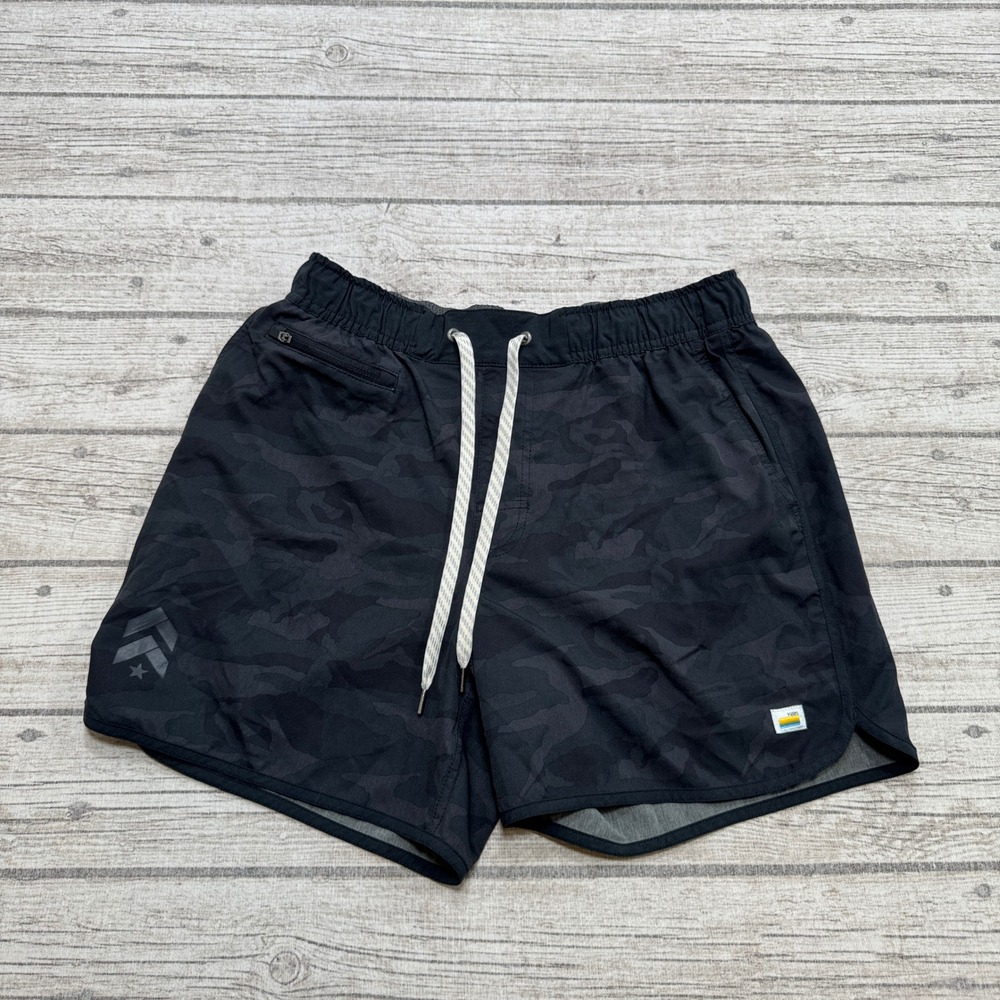 Vuori Kore Shorts Men's Medium Black Camo Performance Athletic Training Workout
